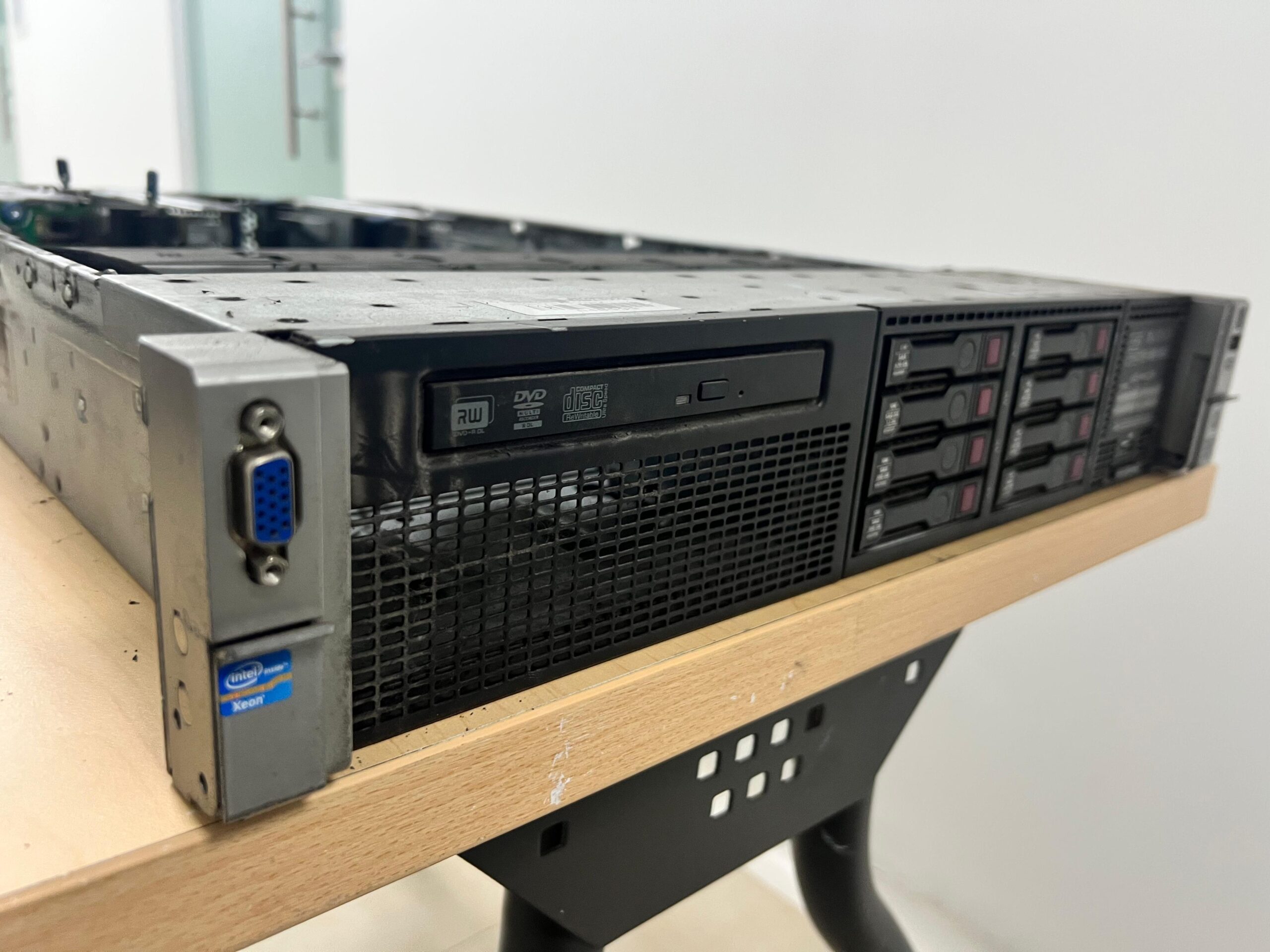 data center, cable, information-8118377.jpg